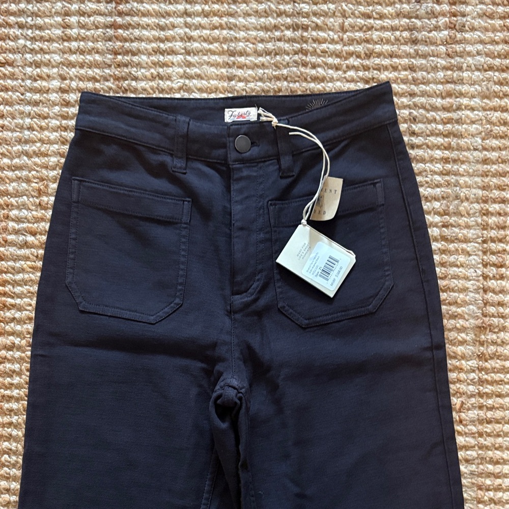Faherty Women's High Rise Jeans - Black
Brand new